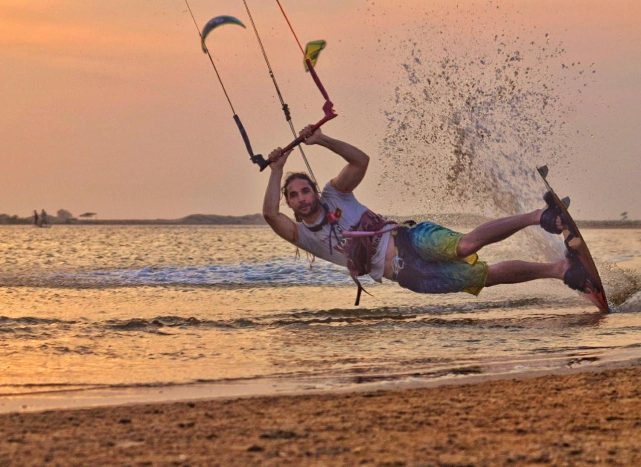 Kitesurfing Lanka Hotell Kalpitiya Exteriör bild